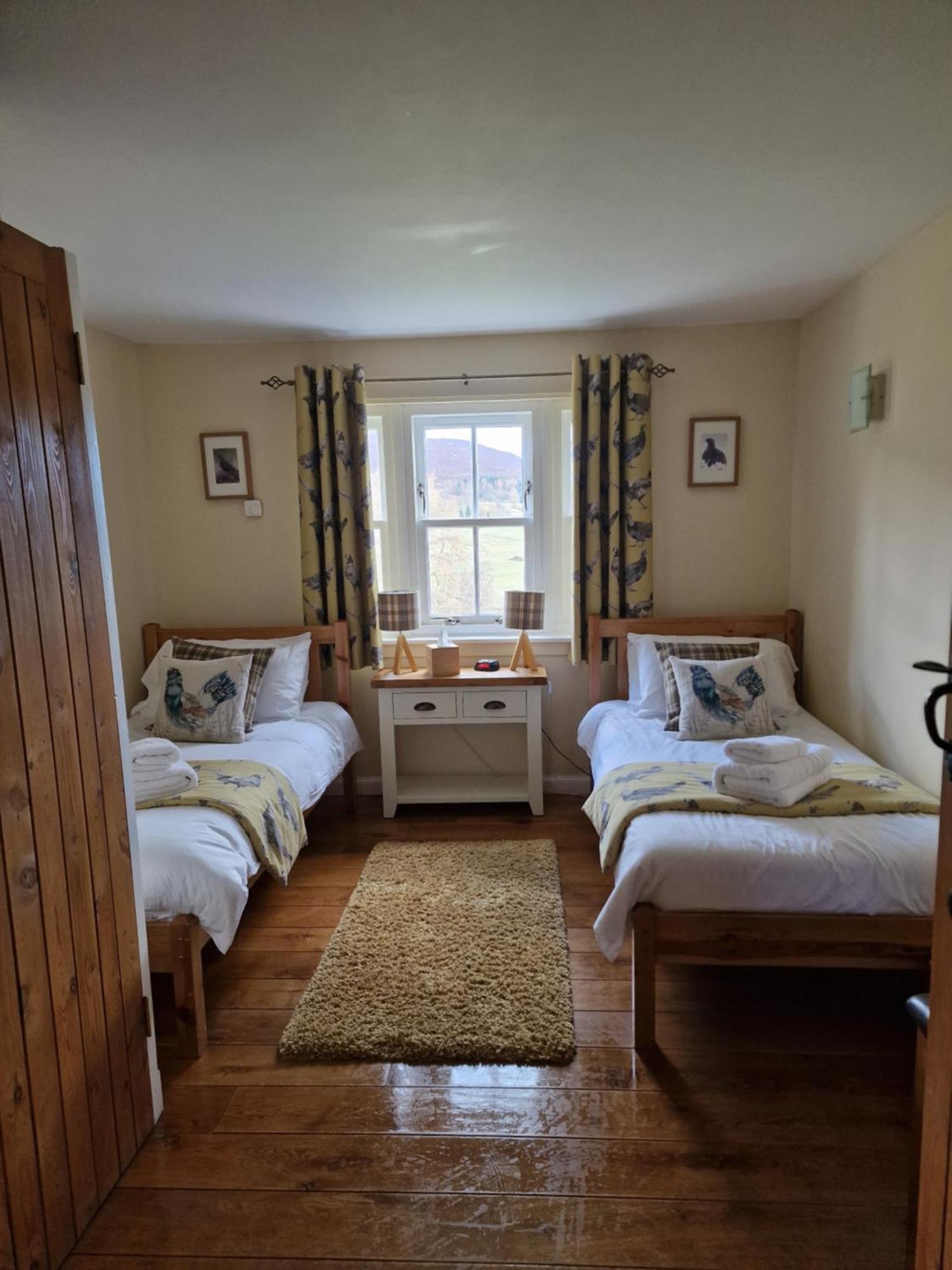 Dalnoid Cottages & Treehouses Nr Glenshee 外观 照片