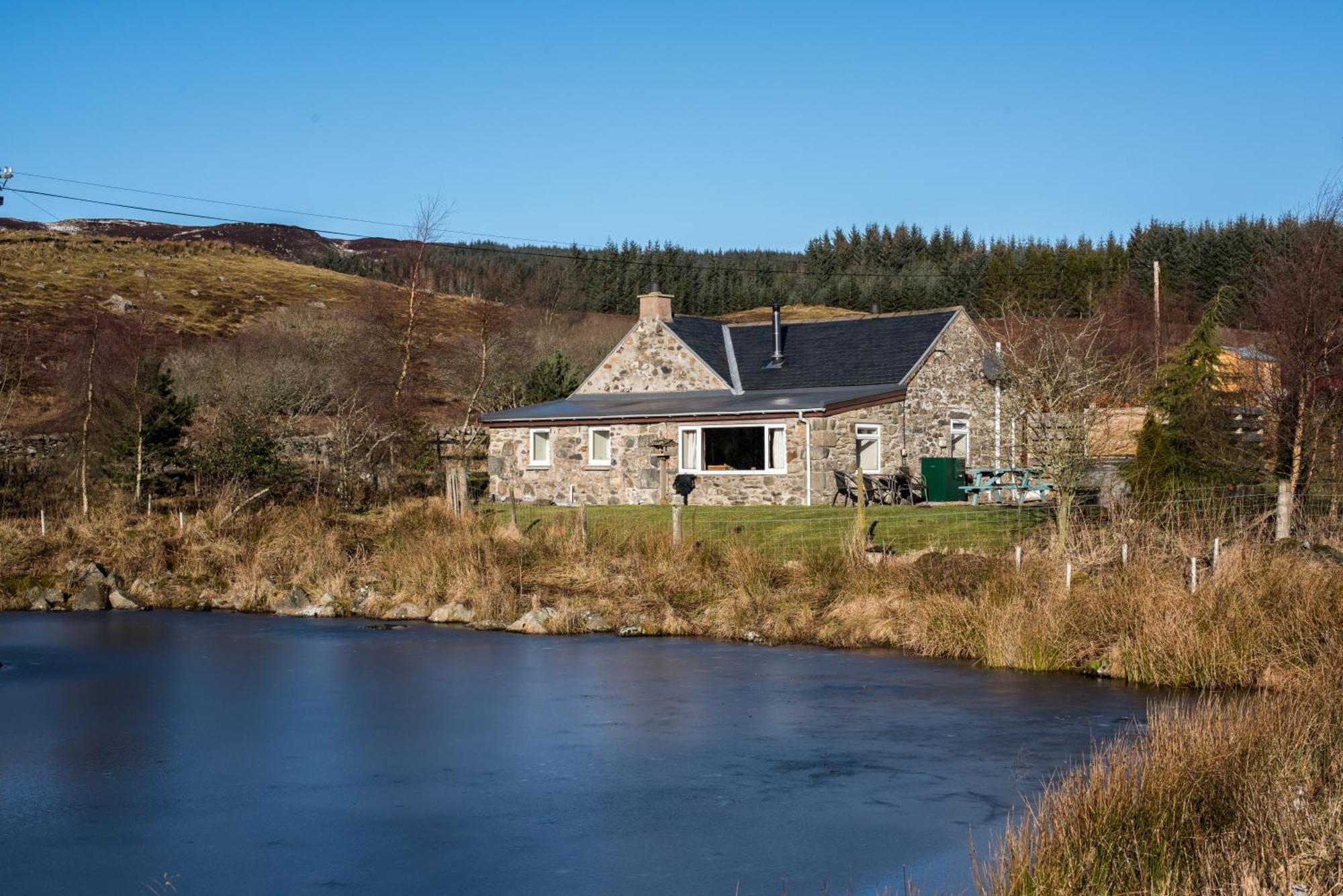 Dalnoid Cottages & Treehouses Nr Glenshee 外观 照片